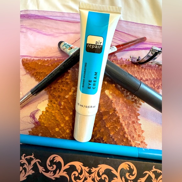 ❤️NWT❤️LOVECRAFT BEAUTY SUPPLIES & A TREASURE TROVE OF MANY MORE… - Picture 4 of 8